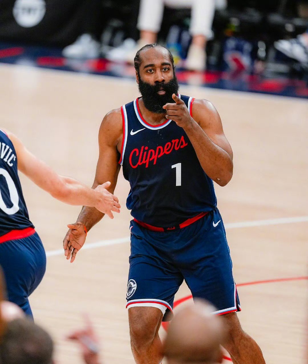 公牛球员公开质疑裁判判罚尺度，引争议，只有为什应该建设.